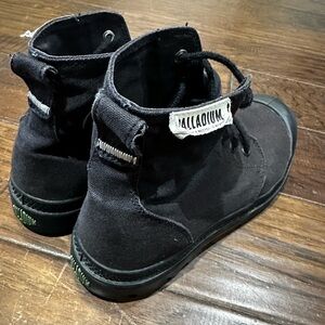 Palladium Womens Black Canvas Sneakers 9.5 or Men’s 8